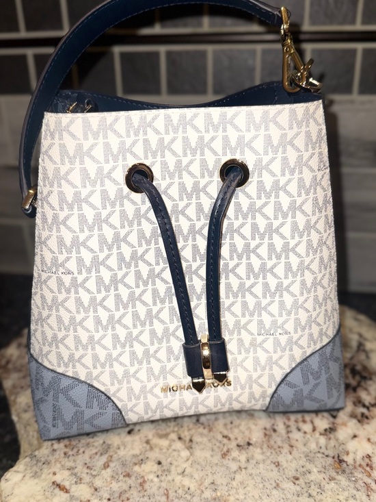 Michael Kors Handbags - Michael Kors Mercer Gallery Small Bucket Bag - Navy beautiful